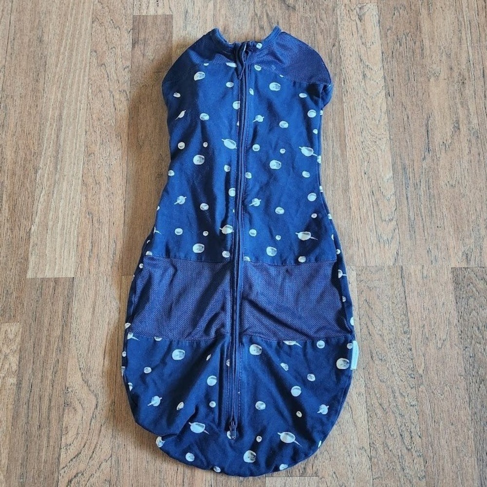 Happiest Baby Sleepea Swaddle Large Navy Blue Planet Space Print Mesh Vents 416